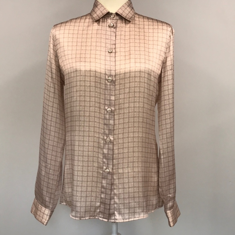 Authentic Giorgio Armani blouse in a size 42, US 6